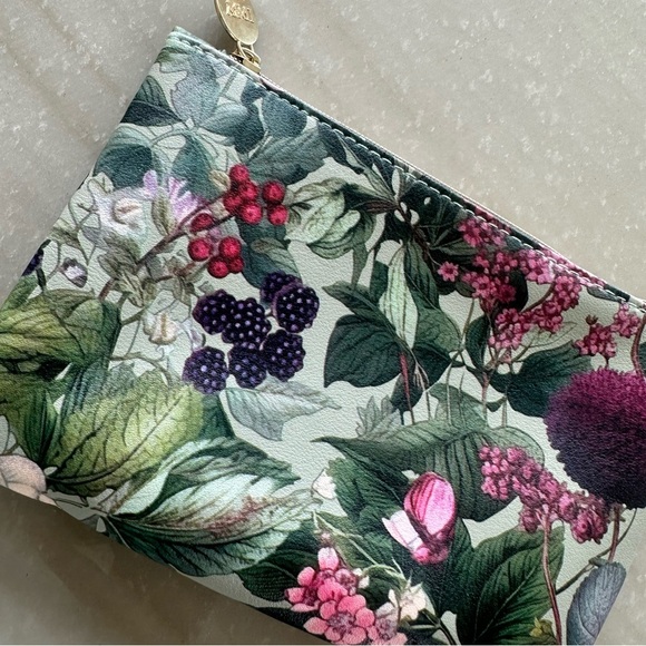 IPSY Bag - Picture 3 of 3